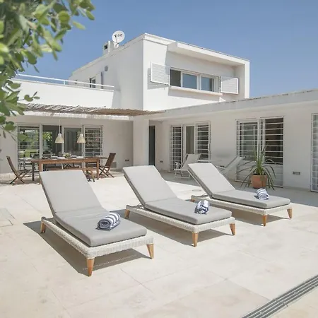 Villa Gemeo Dois - Wonderful Contemporary 3 Bedroom For 8 People - Quiet Location - Private Sw *