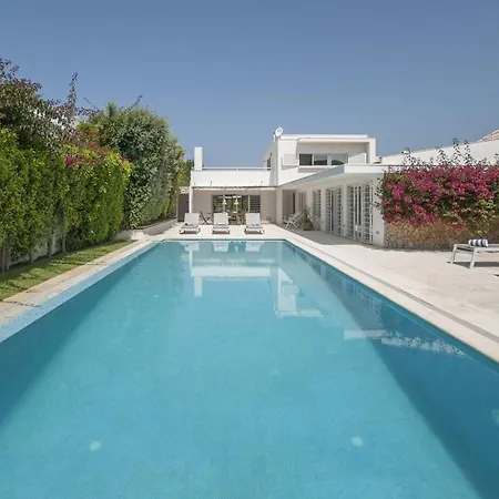 Villa Gemeo Dois - Wonderful Contemporary 3 Bedroom For 8 People - Quiet Location - Private Sw