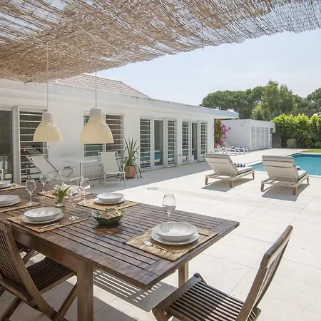 Gemeo Dois - Wonderful Contemporary 3 Bedroom For 8 People - Quiet Location - Private Sw *