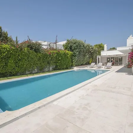 Villa Gemeo Dois - Wonderful Contemporary 3 Bedroom For 8 People - Quiet Location - Private Sw