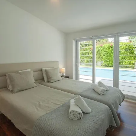 Villa Gemeo Dois - Wonderful Contemporary 3 Bedroom For 8 People - Quiet Location - Private Sw *