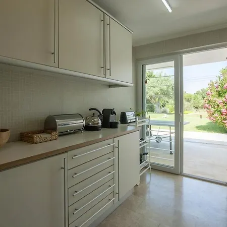 Villa Gemeo Dois - Wonderful Contemporary 3 Bedroom For 8 People - Quiet Location - Private Sw