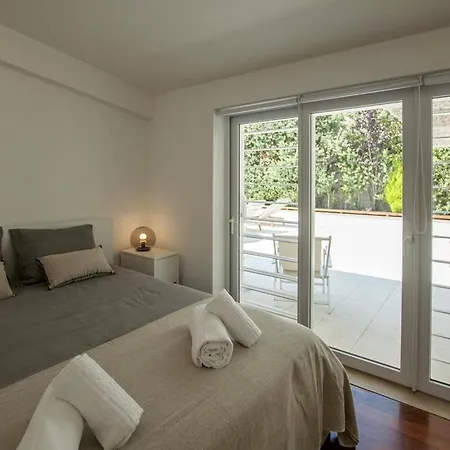 Villa Gemeo Dois - Wonderful Contemporary 3 Bedroom For 8 People - Quiet Location - Private Sw *