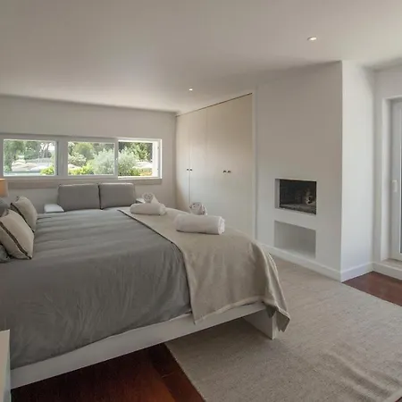 Villa Gemeo Dois - Wonderful Contemporary 3 Bedroom For 8 People - Quiet Location - Private Sw *