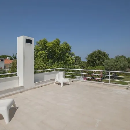 Villa Gemeo Dois - Wonderful Contemporary 3 Bedroom For 8 People - Quiet Location - Private Sw *